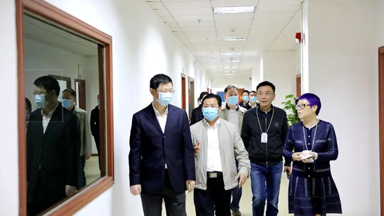 省政府口岸辦副主任、省商務(wù)廳口岸處處長(zhǎng)羅專一行蒞臨炬神電子開展聯(lián)點(diǎn)服務(wù)工作