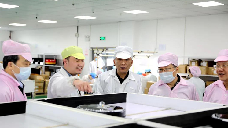 省人大常委會(huì)委員、省人大財(cái)政經(jīng)濟(jì)委員會(huì)主任委員張亦賢一行調(diào)研炬神電子