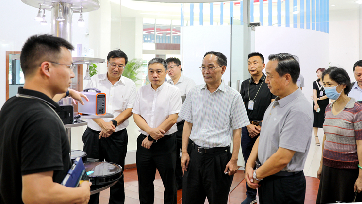 全國(guó)政協(xié)委員（廣東省委原常委、省紀(jì)委原書(shū)記）黃先耀一行考察炬神電子
