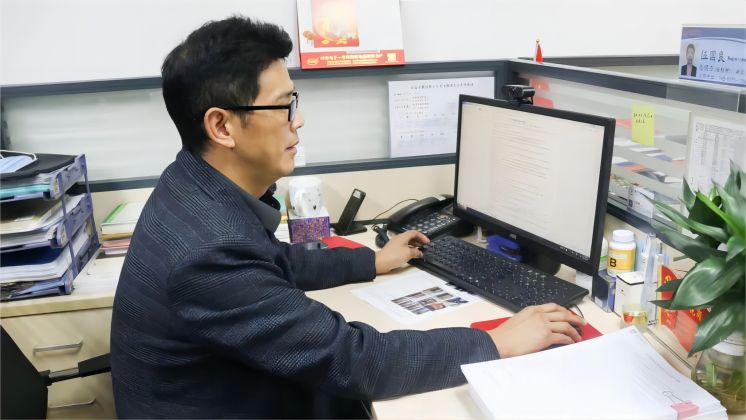 伍國良，“卷王”實錘了！